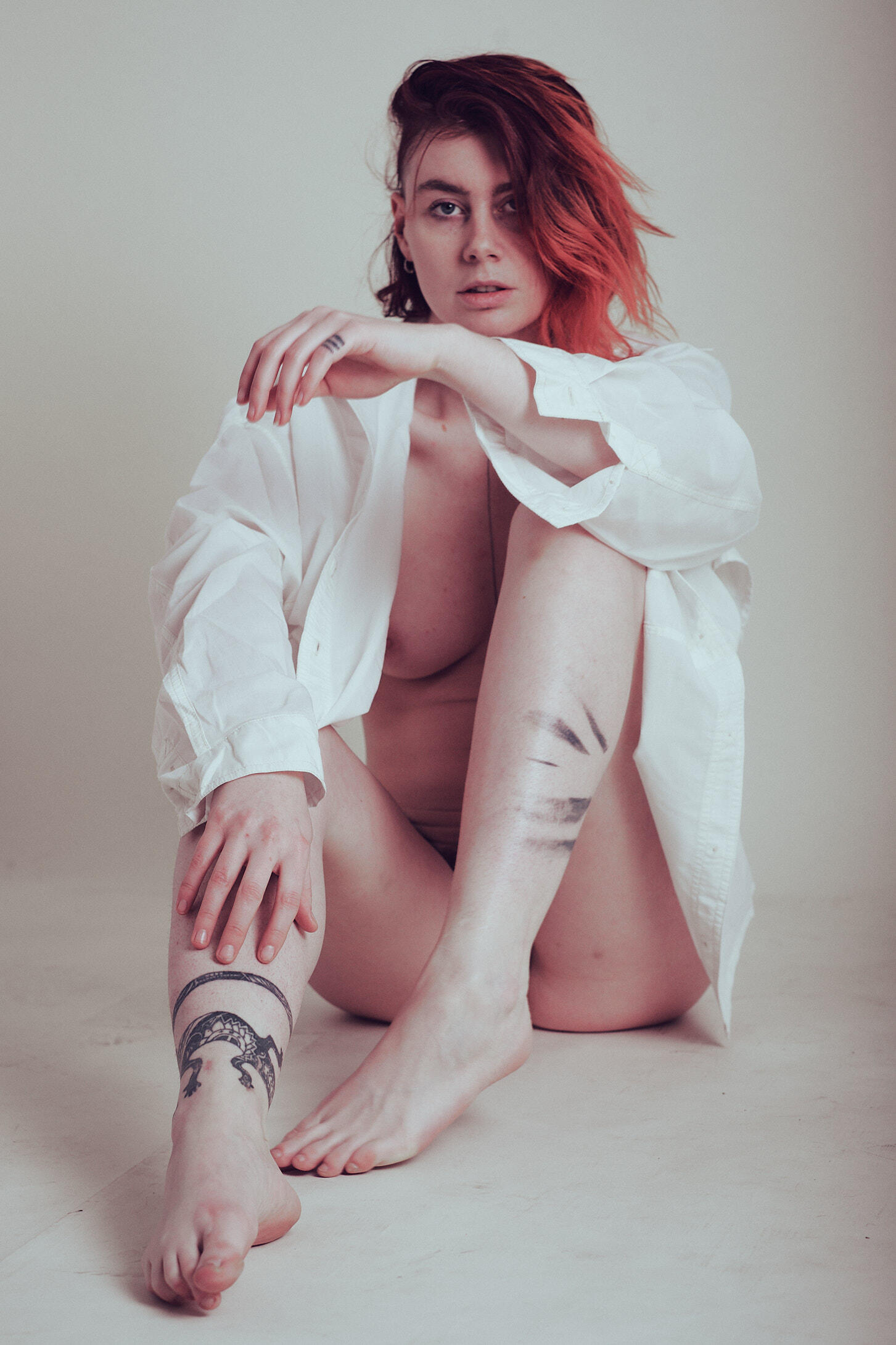 In the studio with Muriel | fine-art photography female photographer studio fashion boudoir editorial beauty Berlin portrait Harmony Shields candid headshot Fotografie Fotograf Fotografin Mode Porträt