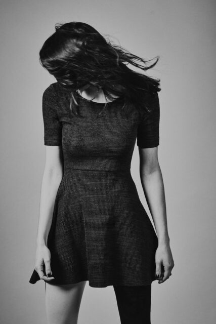 Portraits | studio porträt portrait female model photographer berlin photography headshot alternative black and white retro fashion editorial 60s youth